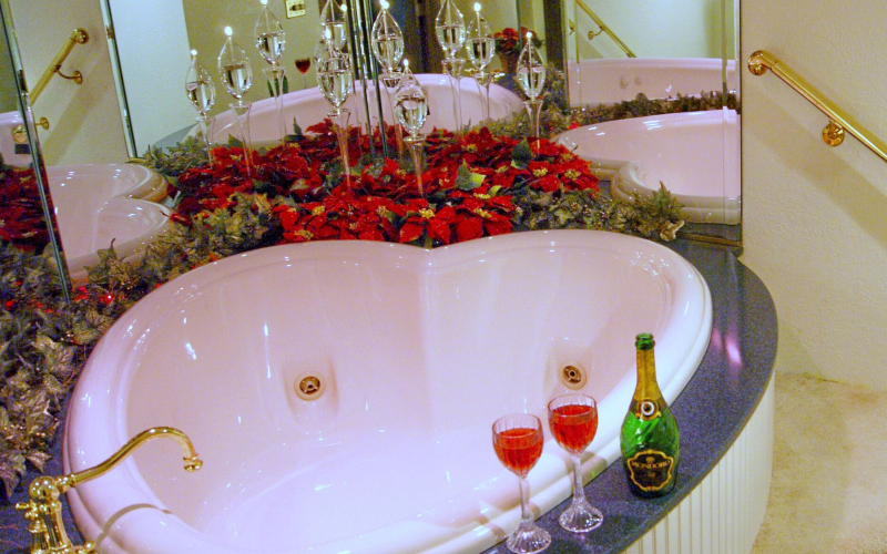 heart shaped bath tub